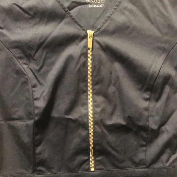 Jaanuu Black Tulip Top Scrubs - Picture 2 of 5